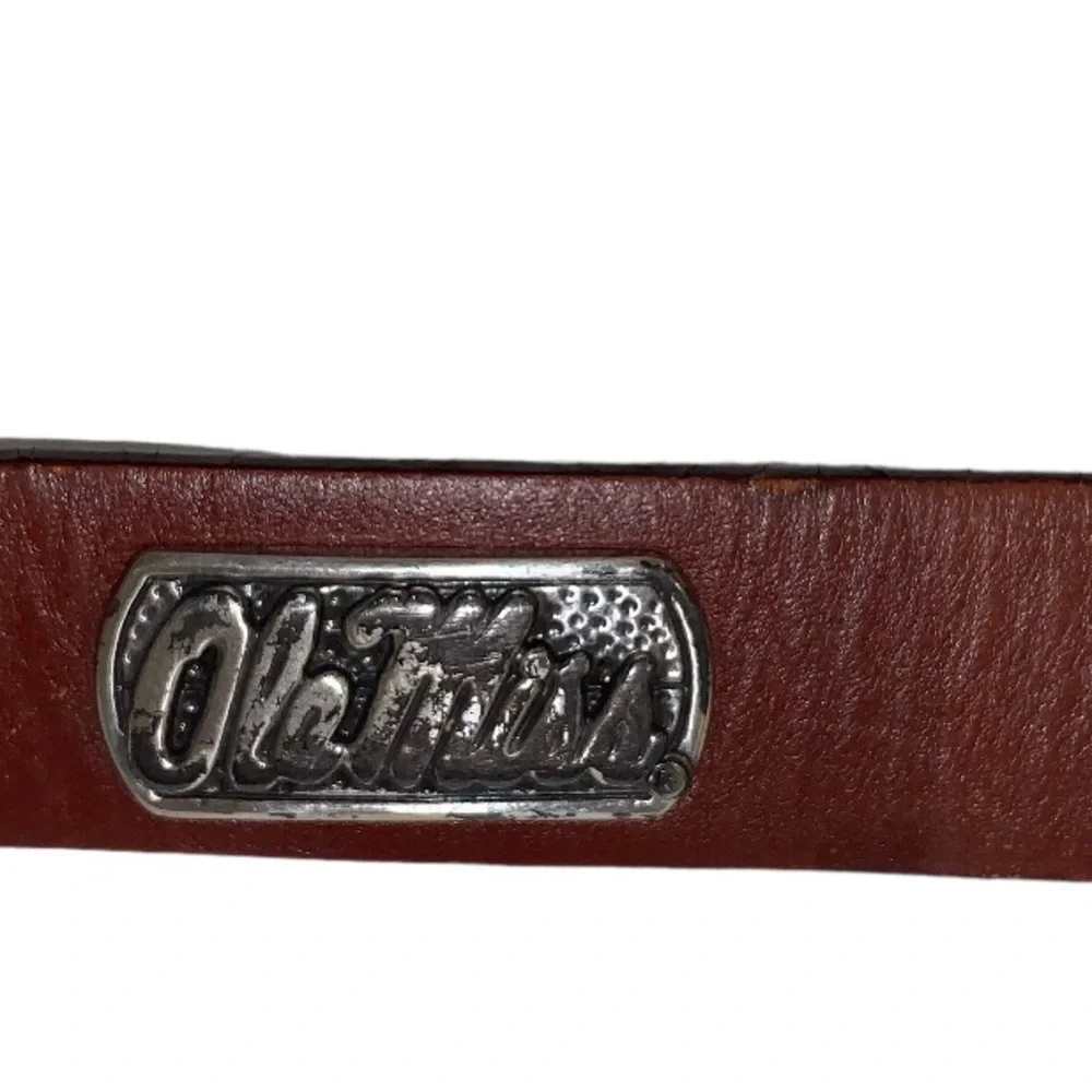 Ole Miss University of Mississippi leather belt boys size medium 14 26 27 28